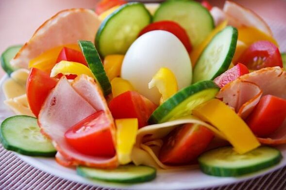 סלט ירקות בתפריט דיאטת ביצה-תפוז לירידה במשקל